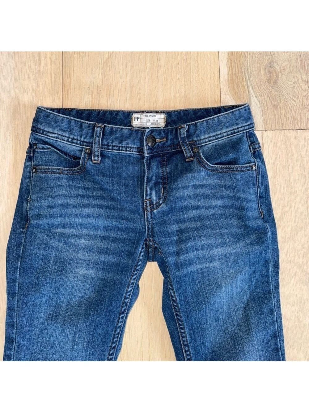 Free People Distressed Blue Jeans Size 25 - Picture 2 of 6